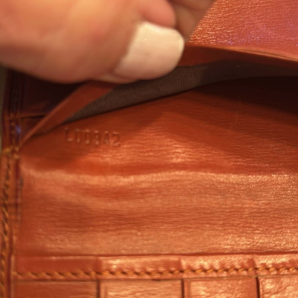 Louis Vuitton Epi checkbook wallet good condition in a burnt orange color - Picture 4 of 4